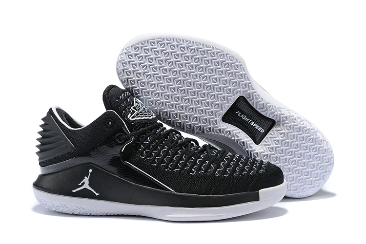 New Jordans 32 White Black Shoes