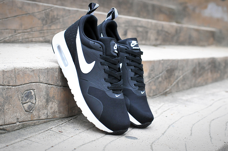 men's nike air max tavas print running shoes