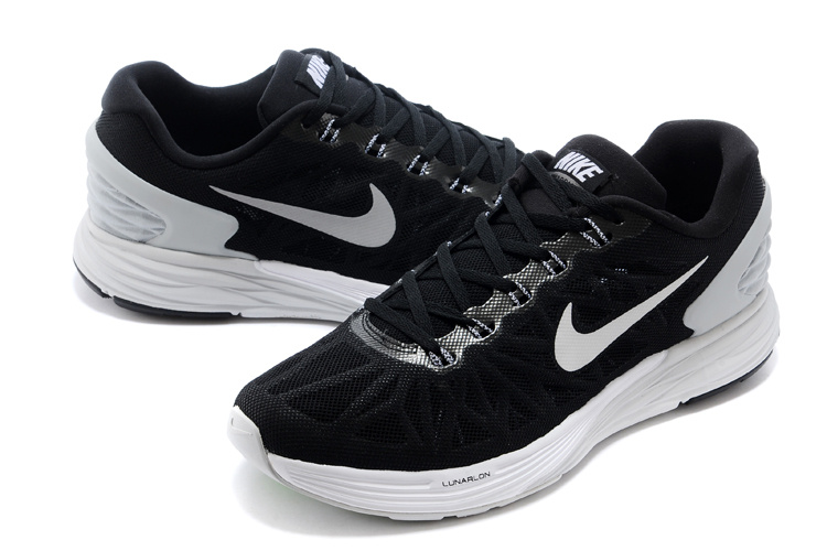 Nike Moofall 6 Black White Sport Shoes - Click Image to Close