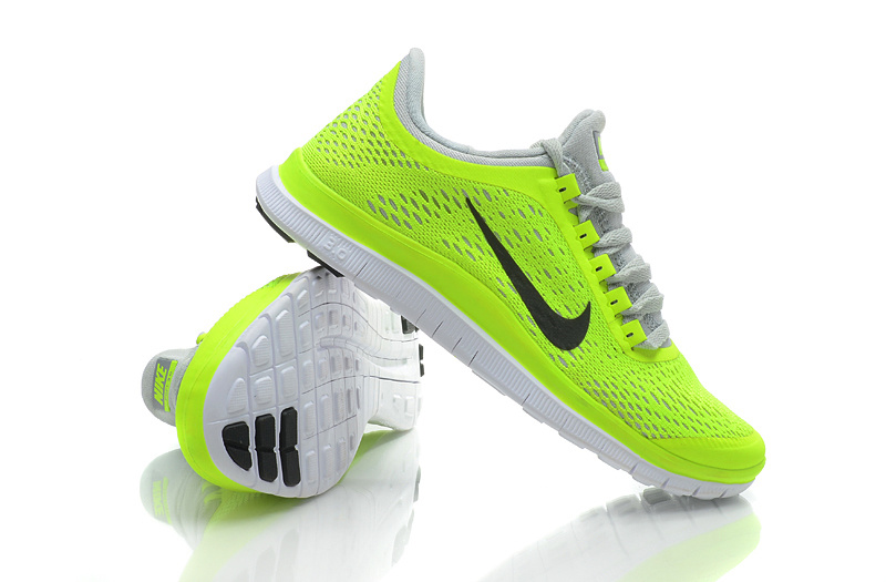 green nike running shoes womens